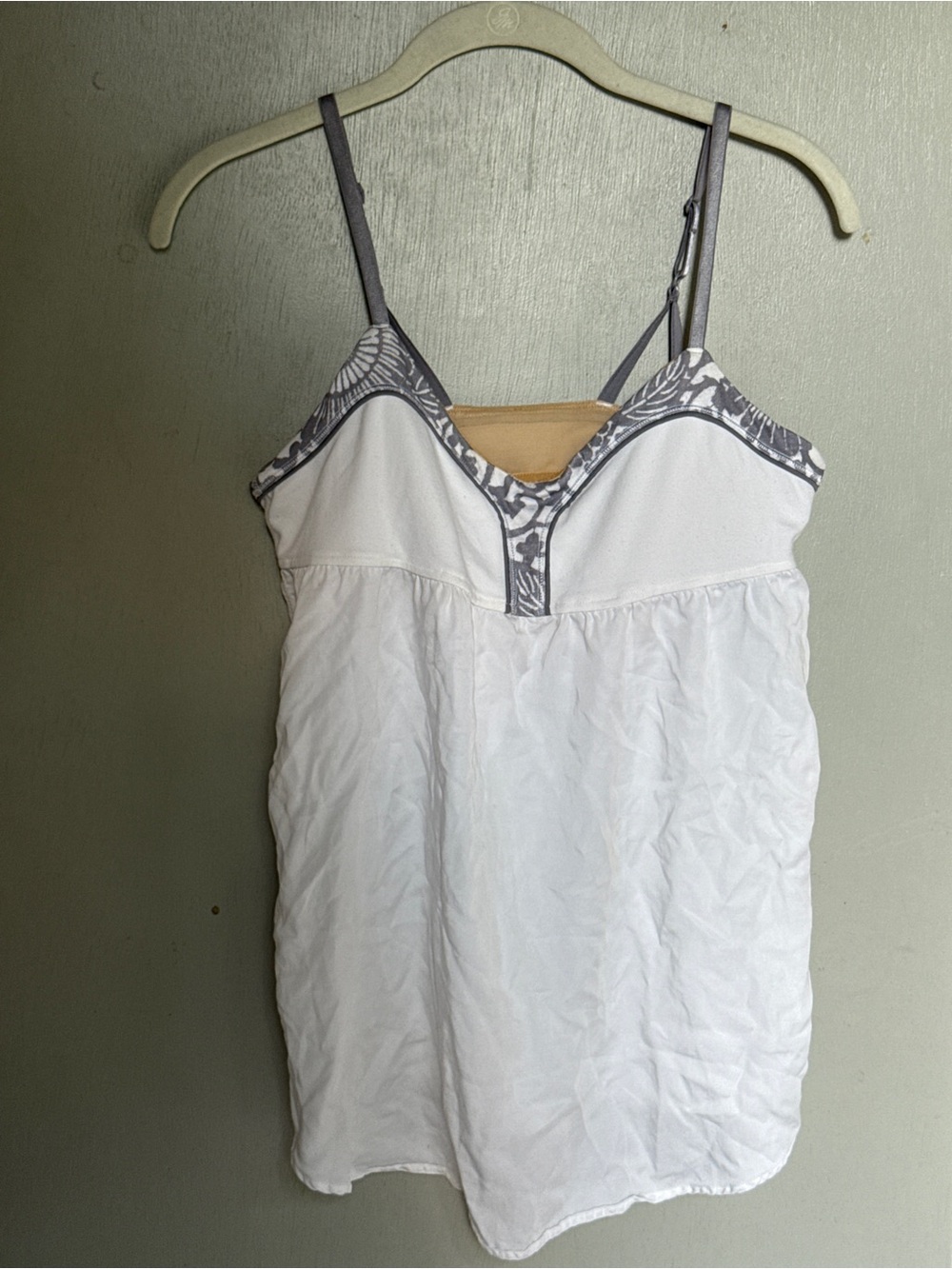 Lululemon Find Bliss White tank size 8 EUC